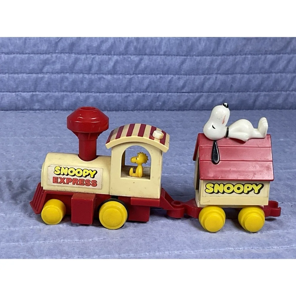 Snoopy 1965 Dog House Race Car & Engineer Snoopy 1958 Aviva Vintage Toys